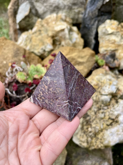 pyramida červený onyx cca 5 cm č.2 G2 18 6