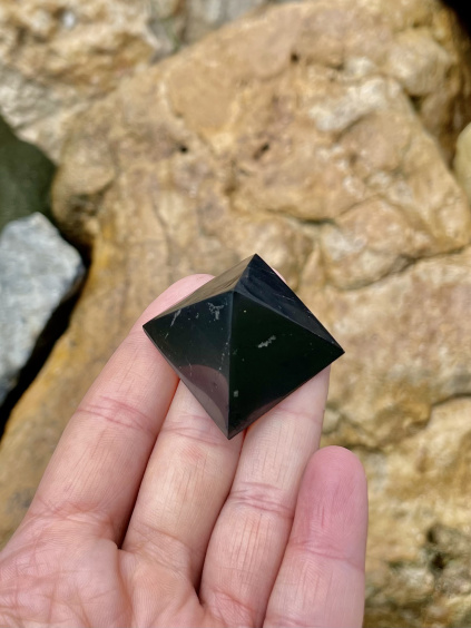 pyramida šungitová 3 cm