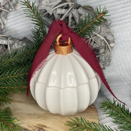 Vianočná guľa krémová