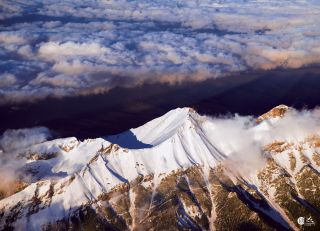 Belianske Tatry z neba. Čím sú špecifické? • 🏔️ Jediné výrazne vápencové a dolomitové pohorie v rámci Tatier • 🌿 Výnimočná...