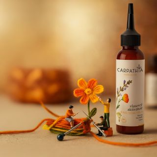 Rast, lesk, sila – všetko, čo dokáže príroda upliesť do jedného stehu. 🌿 Vlasový aktivátor Carpathia Herbarium prebúdza...