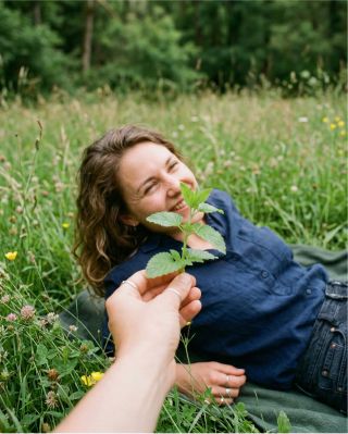 Niektoré priateľstvá sú ako bylinky – keď sa o ne staráme, rastú, silnejú a žiaria. Osláv s nami ženské priateľstvá, ktoré...