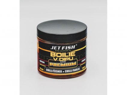 JET FISH Premium clasicc boilie v dipu 200ml - 20 mm : CHILLI / ČESNEK