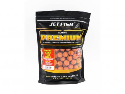 JET FISH Premium clasicc boilie 700g - 20mm : ŠVESTKA / ČESNEK