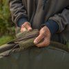 10376 3 avid carp podlozka revolve folding flat mat 3