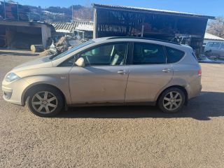 Seat Altea XL, najeto 200.000km, 6rychlostni, 4x4, 1.9tdi, klima, vyhřívané sedačky, vše v elektrice. Cena k jednání jedná...