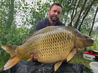 Miki a jeho TOP ryba loňské sezóny 👌👌👌 #carpsonbaits #boiliesztřebíče #kapřijenomkapři #CB1