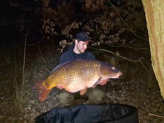 Radkův start do sezóny byl přímo brutální a tento kapr s váhou 25+ je toho důkazem 💪💪💪 #carpsonbaits #boiliesztřebíče...