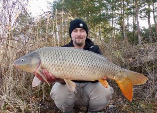 Vojta a jeho krásný šupík z pískovny 👏👏 #carpsonbaits #boiliesztřebíče #kapřijenomkapři
