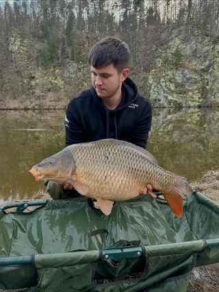 Lukáš na místní přehradě také hezky zahájil 👇👇👇 Zahájení sezóny se povedlo tímto krásným šupináčem, který neodolal kuličce...
