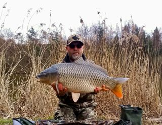 I náš šipkař zahájil sezónu krásnou rybou 👏👏👏 #carpsonbaits #boiliesztřebíče #CB1 #kapřijenomkapři