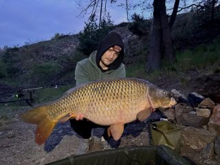 Krásná ryba pro Martina z místní přehrady na boilies #CB1 😍 #carpsonbaits #boiliesztřebíče #kapřijenomkapři