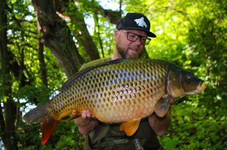 Novinka #BEST s popkou broskev 🍑 a výsledek vidíte 😍 #carpsonbaits #boiliesztřebíče #kapřijenomkapři
