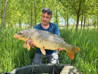 Další pěkná šupina ze sedmičky 🐟 #carpsonbaits #boiliesztřebíče #kapřijenomkapři #CB1