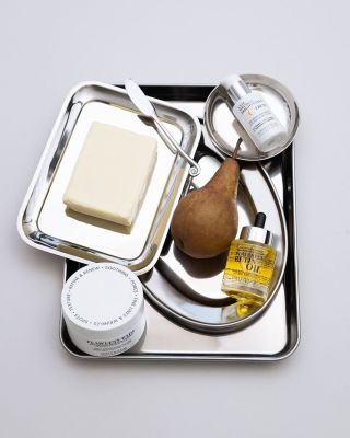 Tři produkty pro zářivou pleť 💫 Tři produkty, které spolu dělají zázraky: • Flawless Pads – jemná obnova a sjednocený tón...