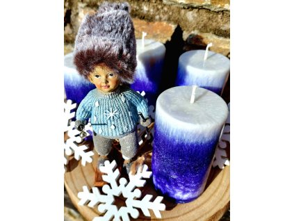 Fialové adventní svíčky z palmového vosku s dekorací