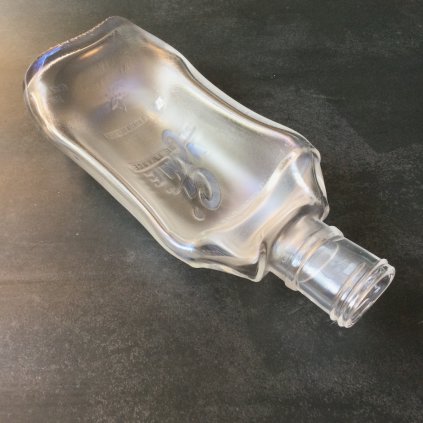 Miska z láhve od G'Vine Floraison Gin