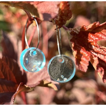 Náušnice Eufrozina mini z láhve ginu Bombay Sapphire se třpytkami na kytce