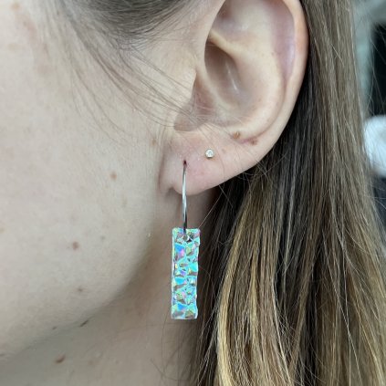 Náušnice Eirene Mirabelle stříbrný na uchu1024x1024