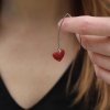 Náušnice srdíčka na ruce 1024x1024