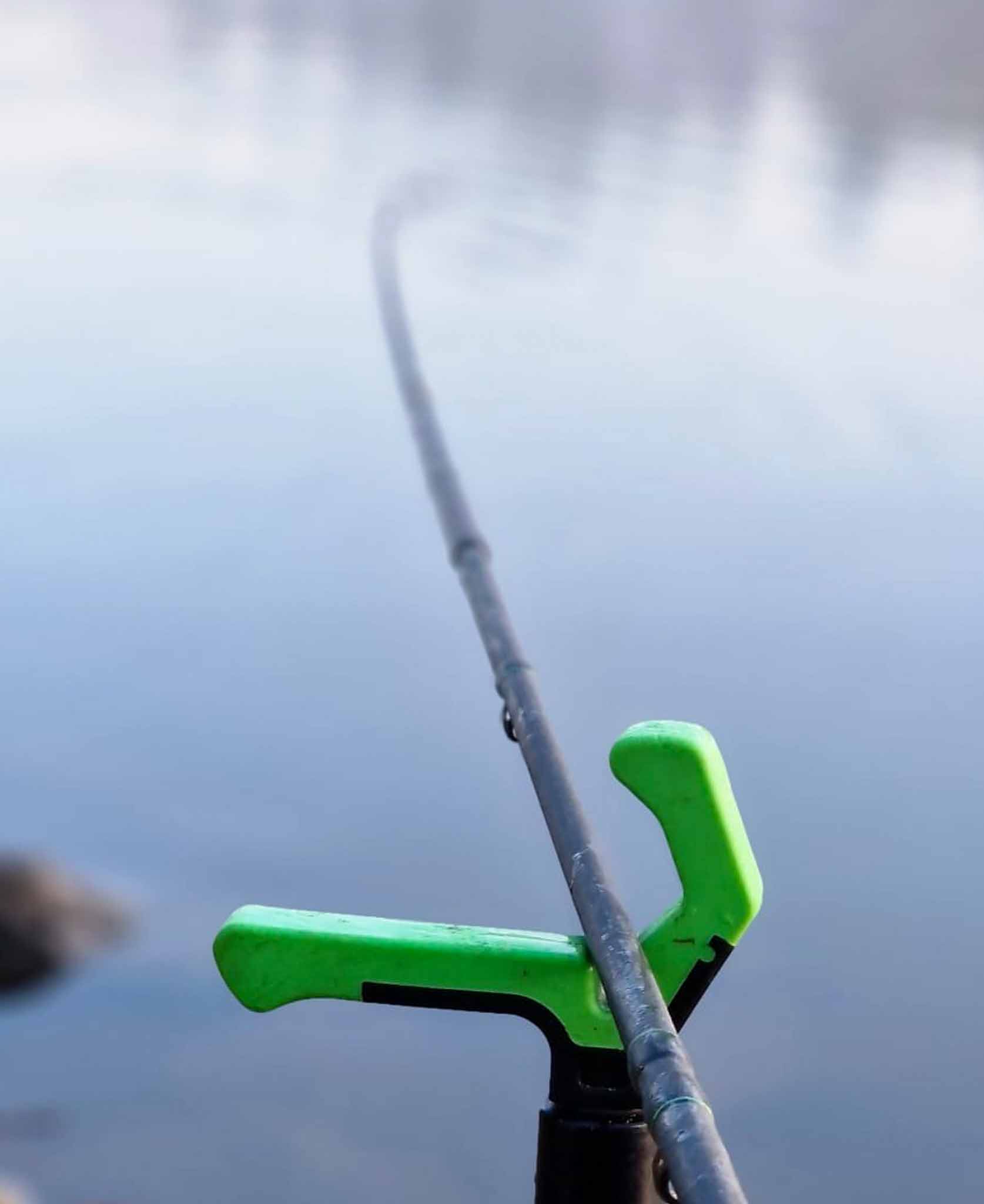 společnýn znak - ohnutá špička