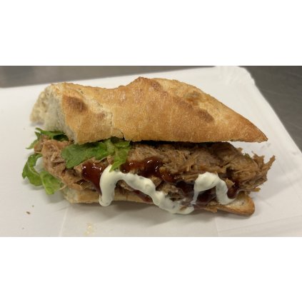 Bageta s trhanou vepřovou krkovicí