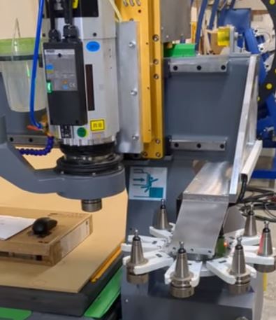 ATC (Automatic Tool Changer) Automatická výmena nástrojov