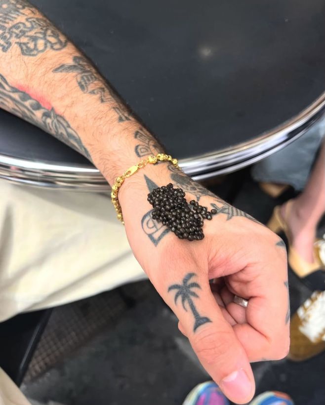 Celebrating the middle of the week the right way - with a caviar bump🖤 #caviarprague #kaviarpraha #икравчехии #икрапрага