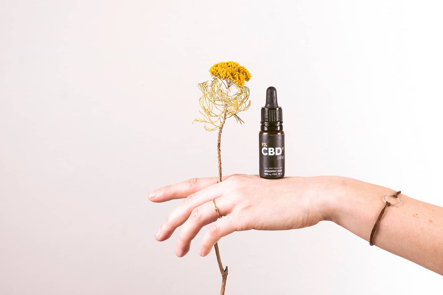 Přírodní lékárna: Co vám zlepší CBD?