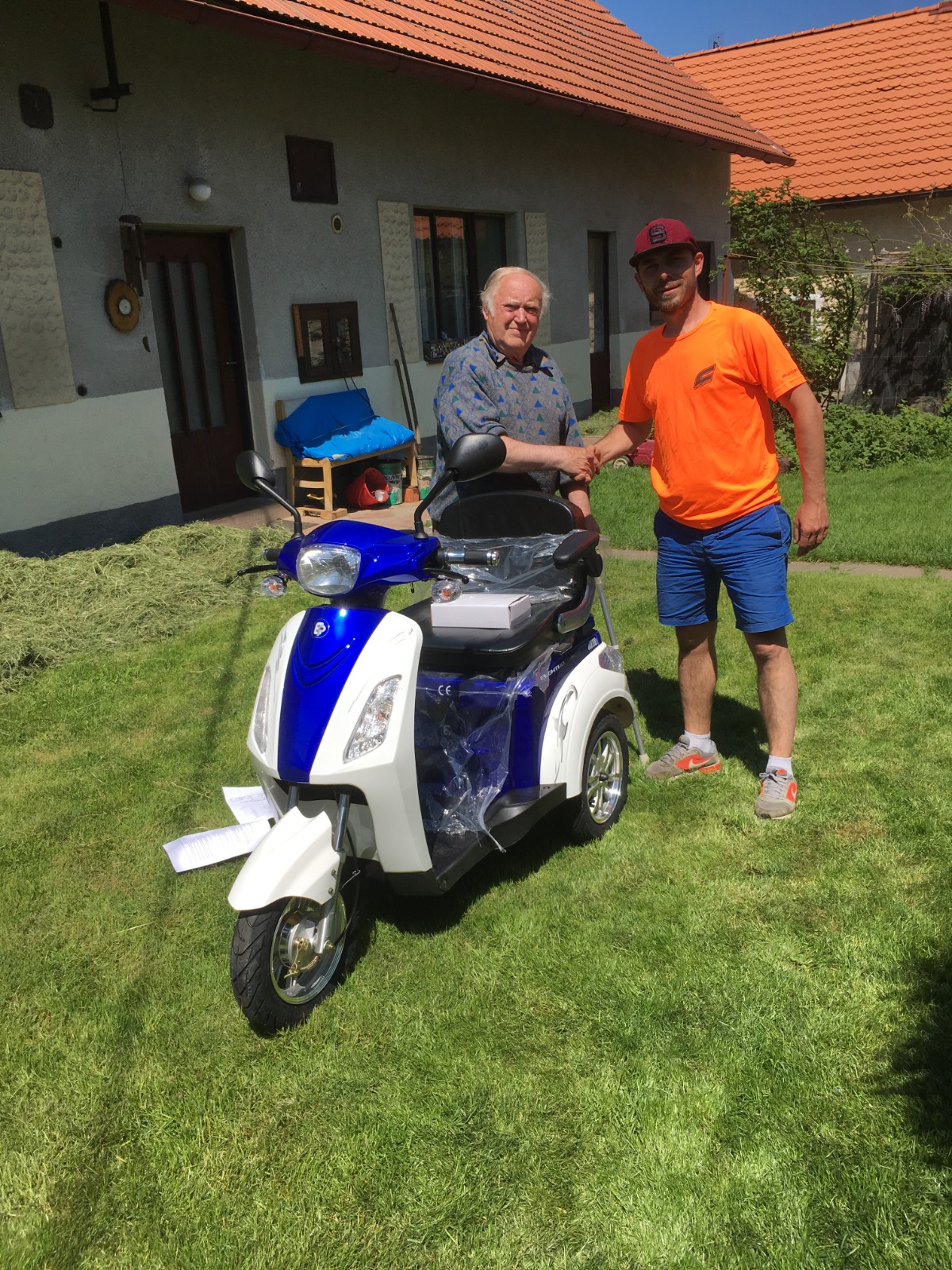 Zákaznice s elektrotříkolkou