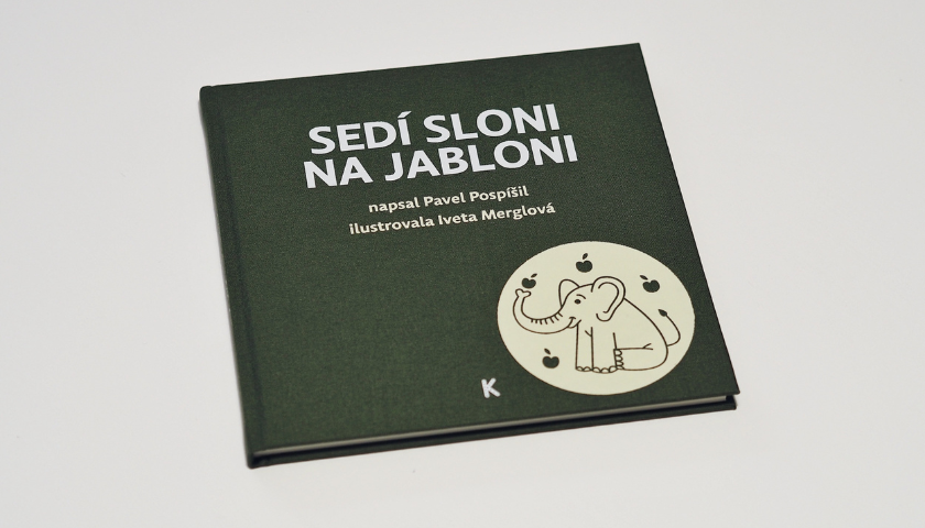 Kniha „Sedí sloni na jabloni“