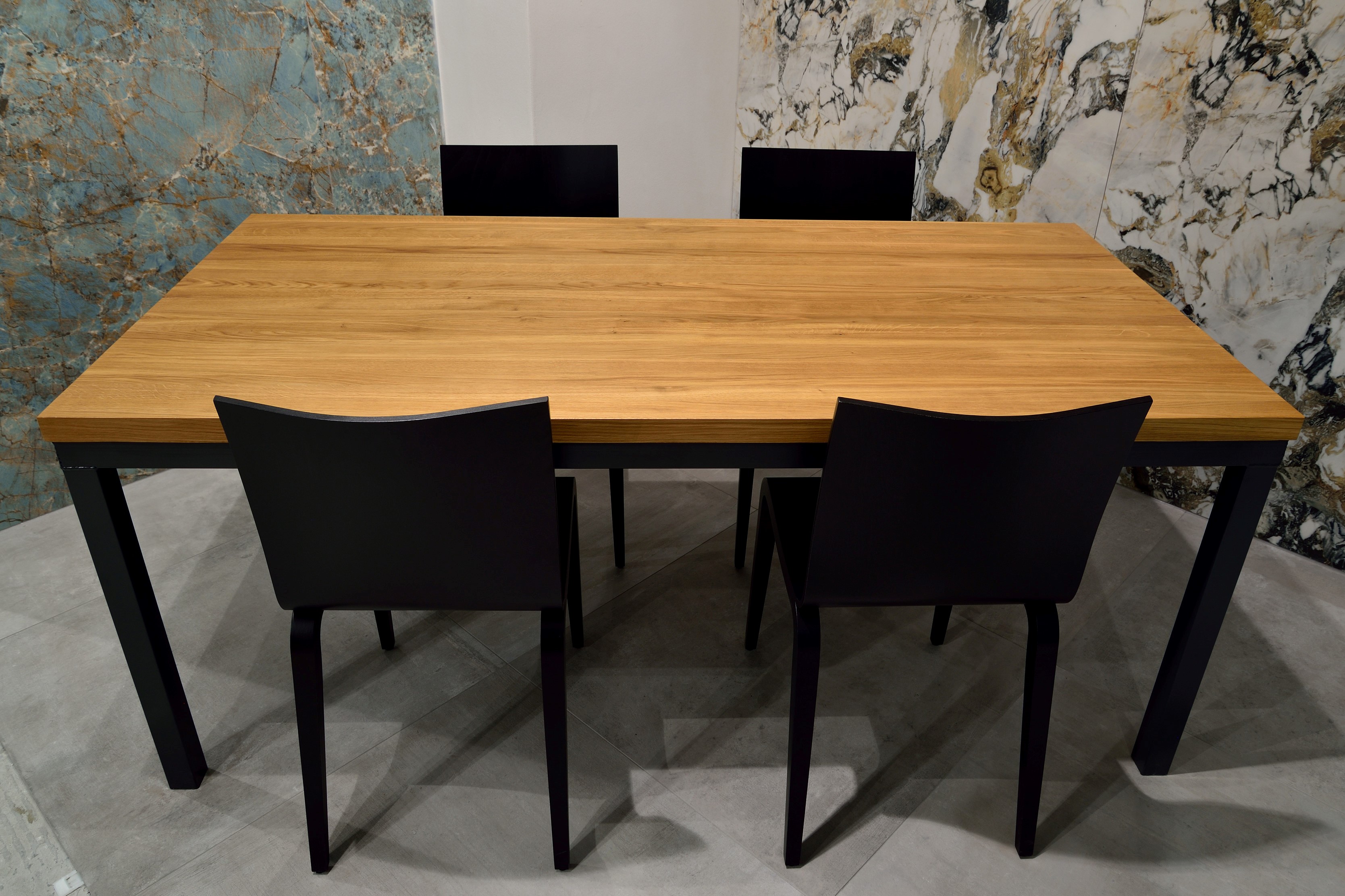 Jídelní stoly skladem České Budějovice