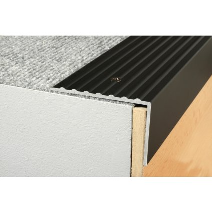 Schodová hrana 65 x 42 mm šroubovací