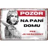 Plechová cedule Pozor na paní domu II