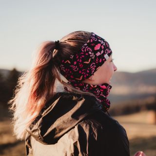 🍂 Podzim je tady! 🍂 Léto se s námi loučí a přichází chladnější rána i večery. Ideální čas vyměnit letní doplňky za čelenku...