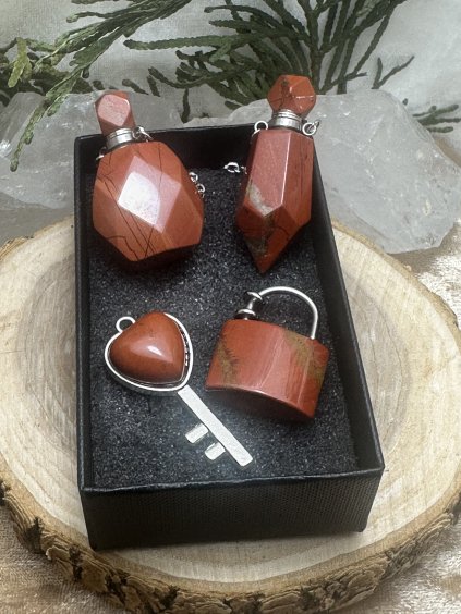 Jaspis lahvička zámek klíč