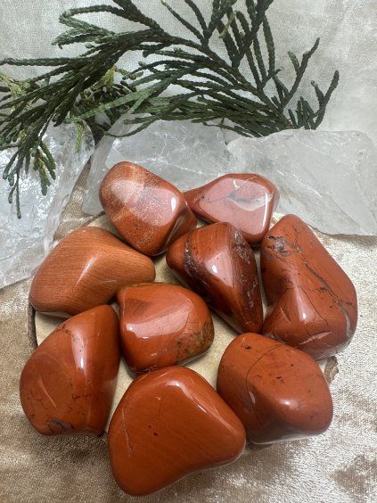 Jaspis červený tromlovaný