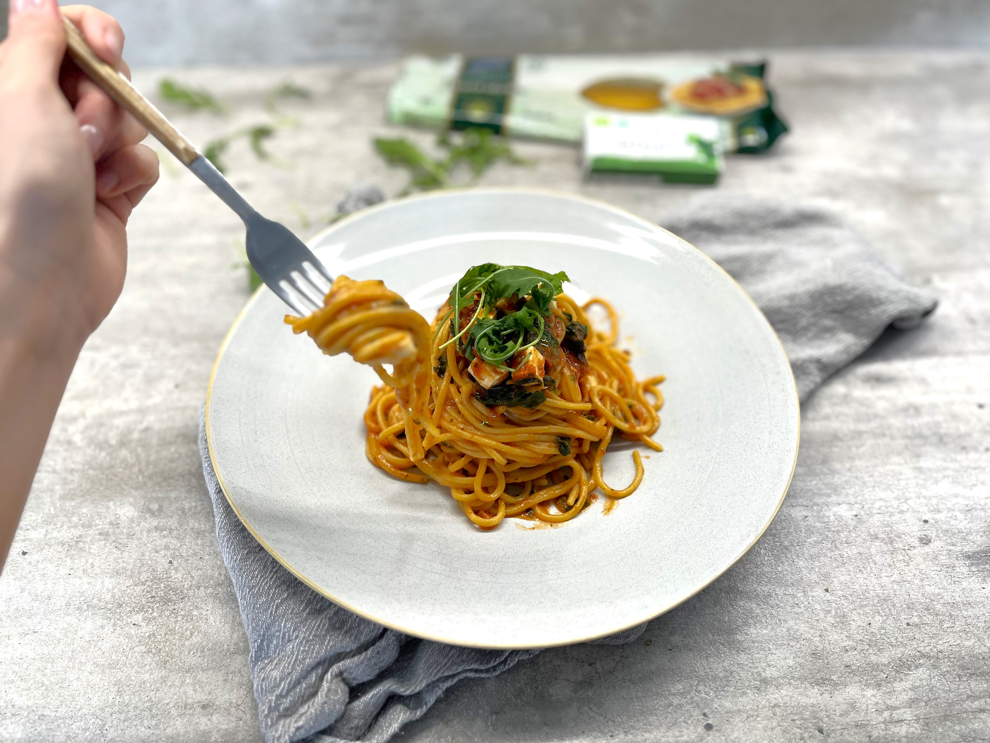 bezlepkove_spagety_s_rajcaty_a_syrem_recept_4