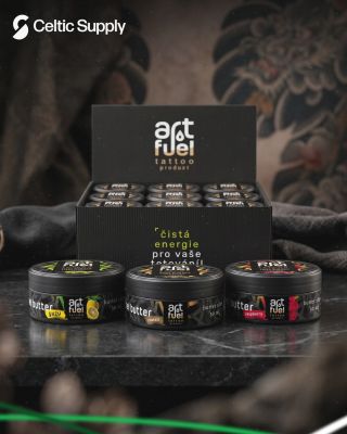 ART FUEL ist wieder auf Lager. Und für Studios gibt es jetzt neu auch die Vorteilspackung mit 36 × 50 ml. 🖤 ⠀ Fuel Butter...