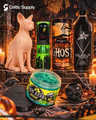 🎃 TRICK OR TATTOO? In unserem Onlineshop spukt es schon! 💀 ⠀ Düstere Atmosphäre, Totenköpfe, Spinnweben und jede Menge...