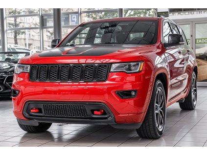 JEEP GRAND CHEROKEE IV WK2 2017-2021 PO DRUHÉM FACELIFTU ČERNÝ KOMPLETNÍ PŘEDNÍ NÁRAZNÍK BEZ PDC BEZ OSTŘIKOVAČŮ S ČERNOU MŘÍŽKOU 6EB83TZZAA