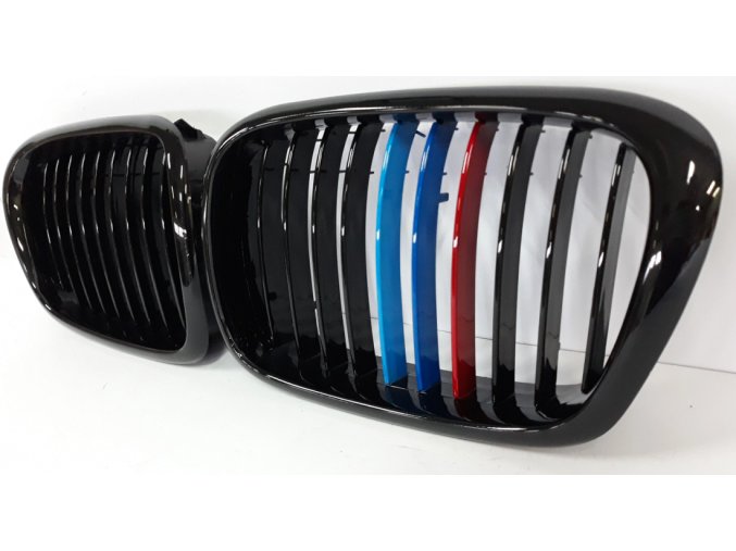 Přední maska, ledvinky, mřížky BMW 5 E39 (96-03) trikolora