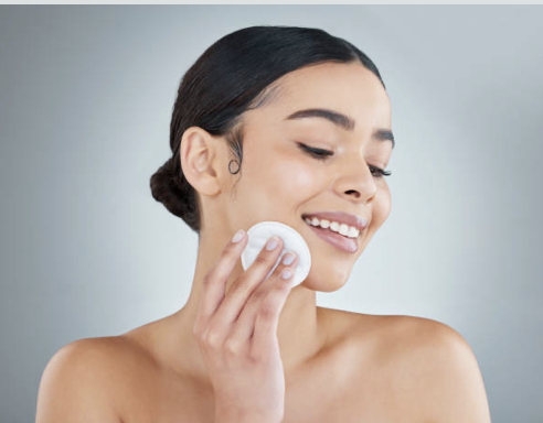 Proč zařadit micelární vodu do své skincare rutiny?
