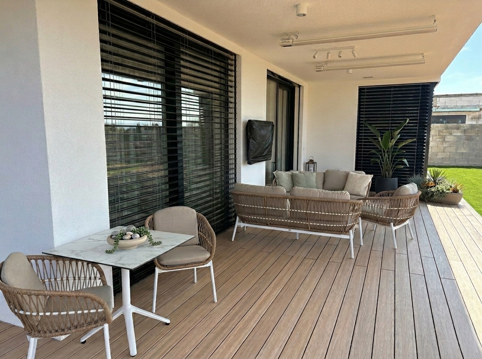 REALIZÁCIA TERASY S NÁBYTKOM Grattoni