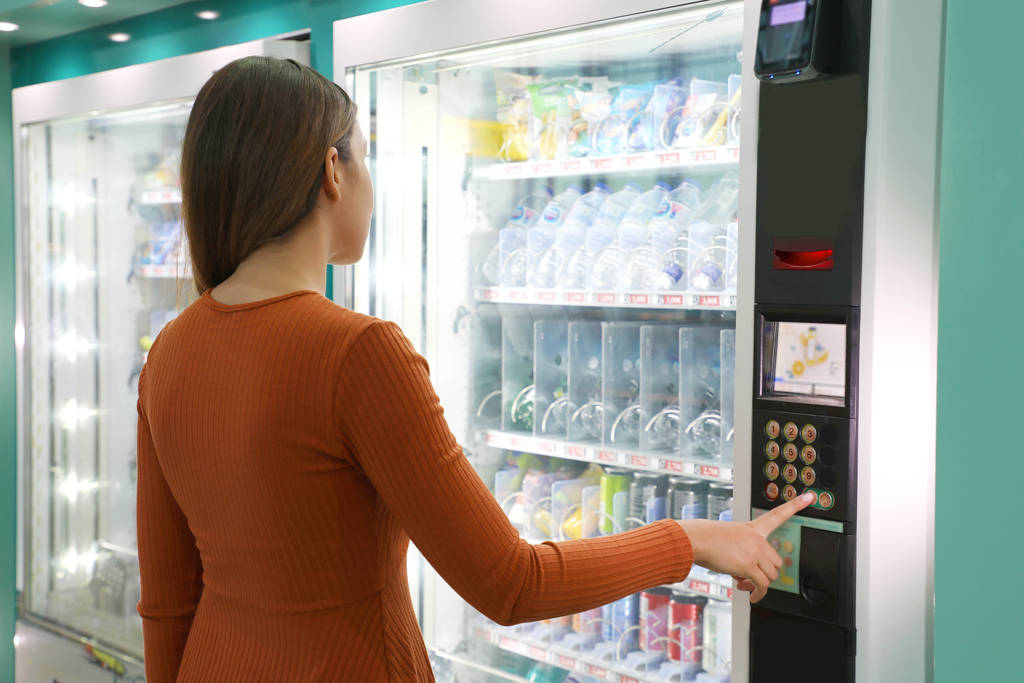 Jak vybrat prodejní automat podle sortimentu: spirála, pás, výtah nebo box?
