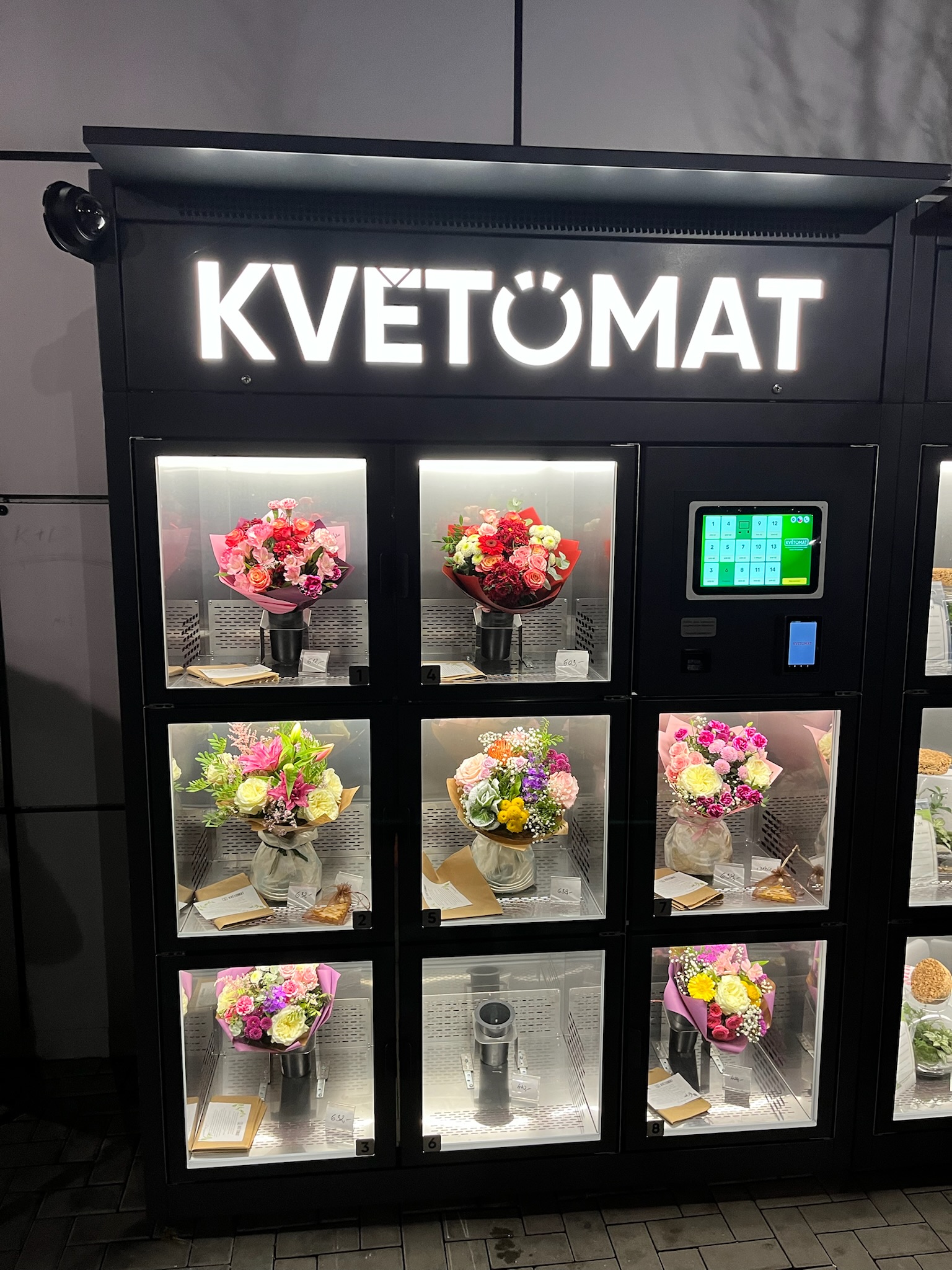 prodejni-automat-na-kvetiny-ostrava-avion-centrumo1