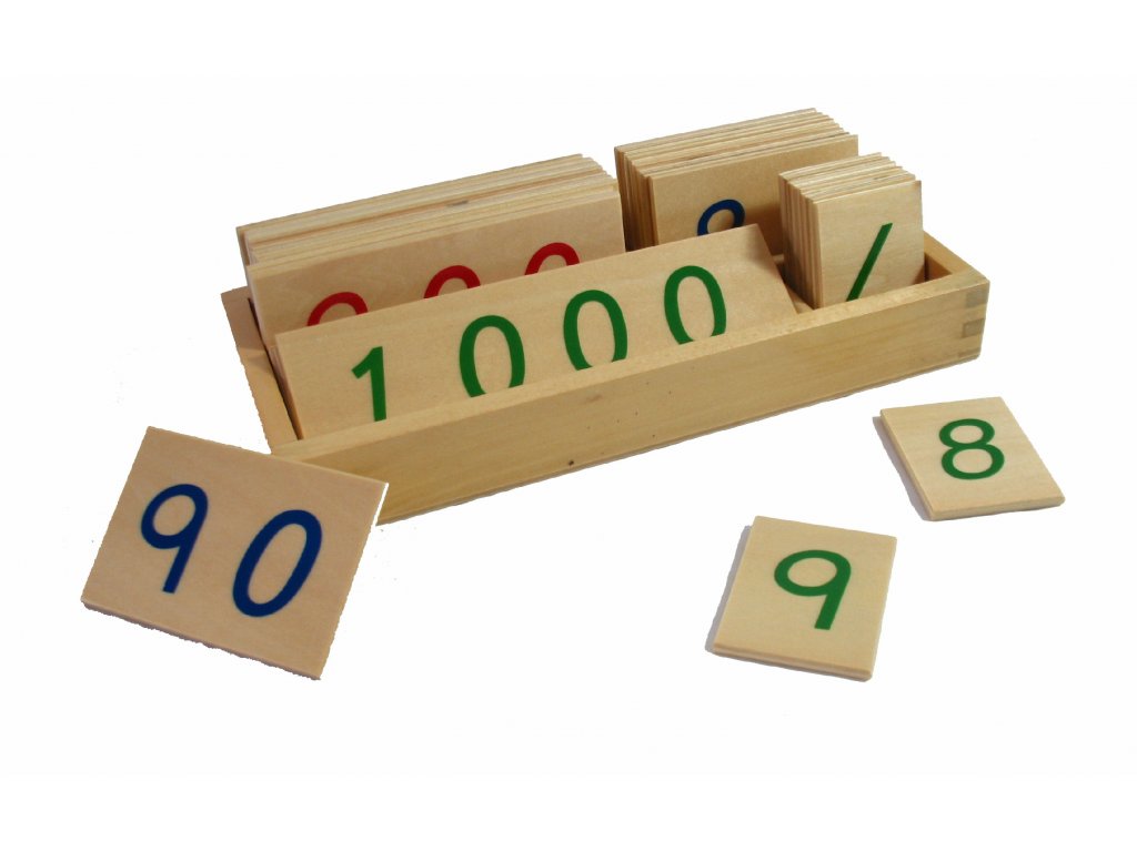 Malé dřevěné karty s čísly 1-3000
