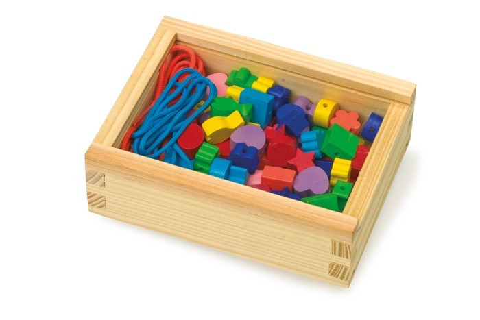 Mix barevných korálků v dřevěné krabičce
