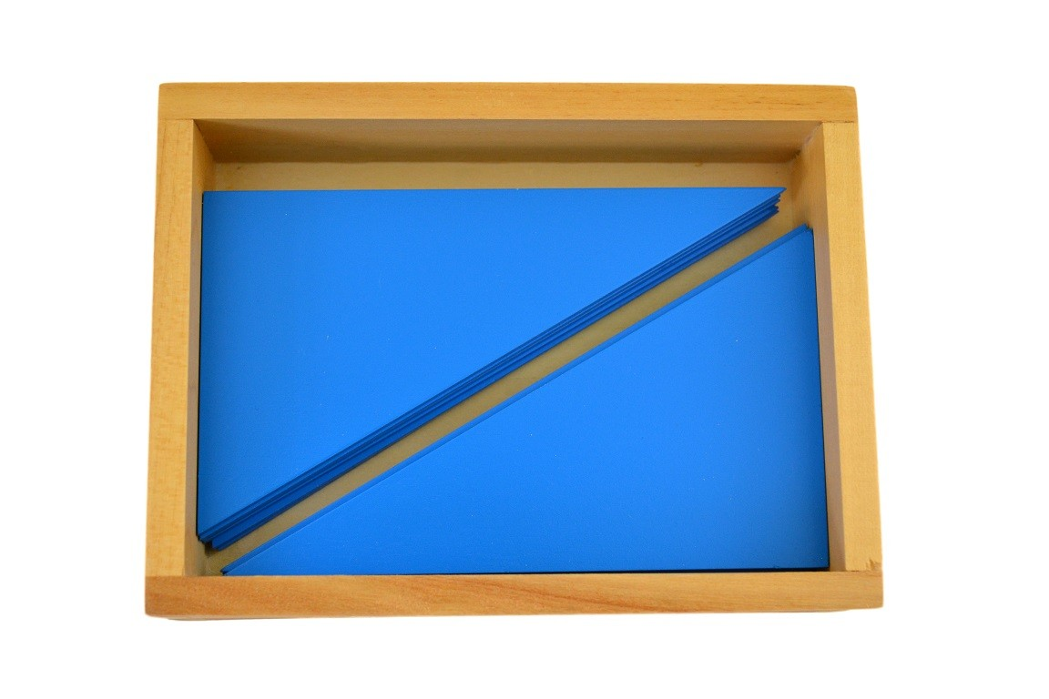 Fotografie Krabička s modrými trojúhelníky