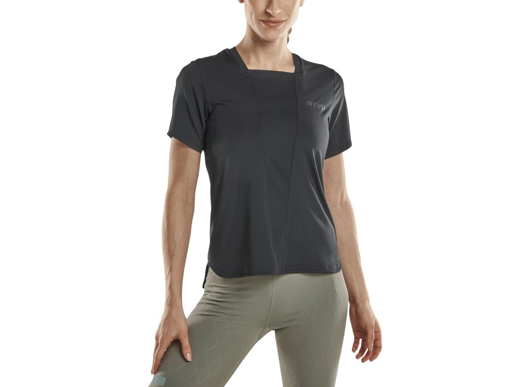 The run shirt short sleeve v4 black w front crop model 1536x1536px
